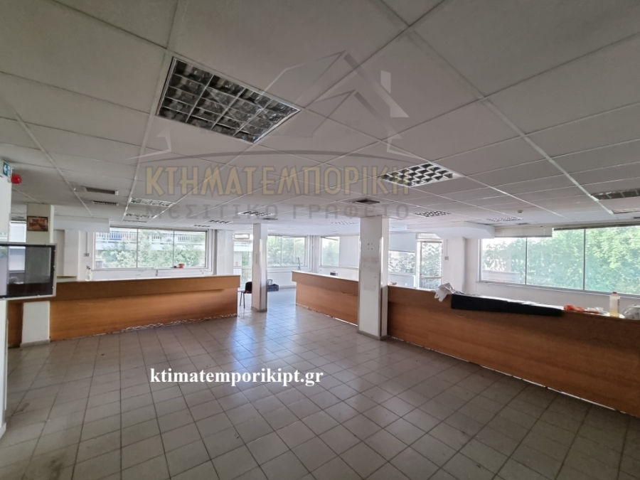 (For Rent) Commercial Commercial Property || Kozani/Ptolemaida - 500 Sq.m, 1.800€ 